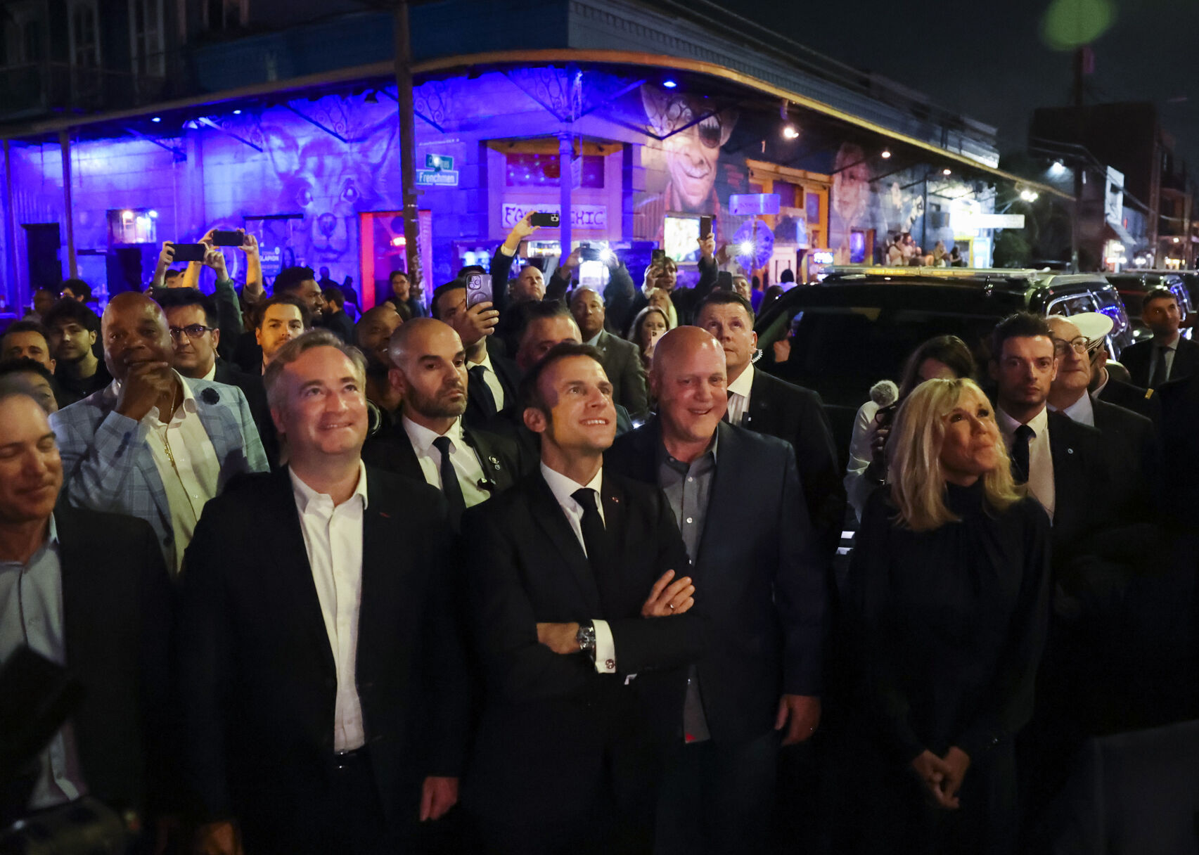 NO.macronvisit.120322.013.jpg